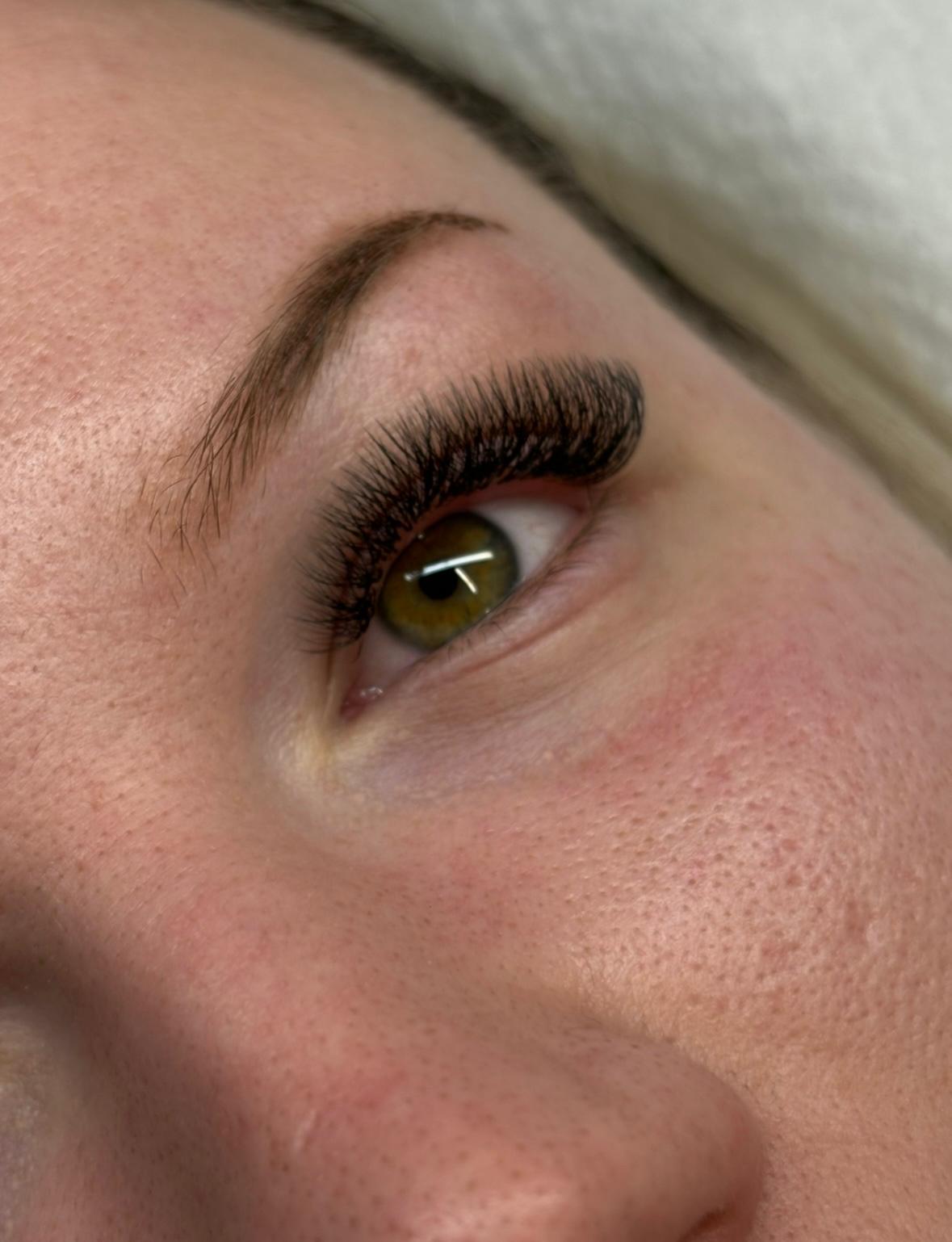 Wimpern nach der Verlängerung