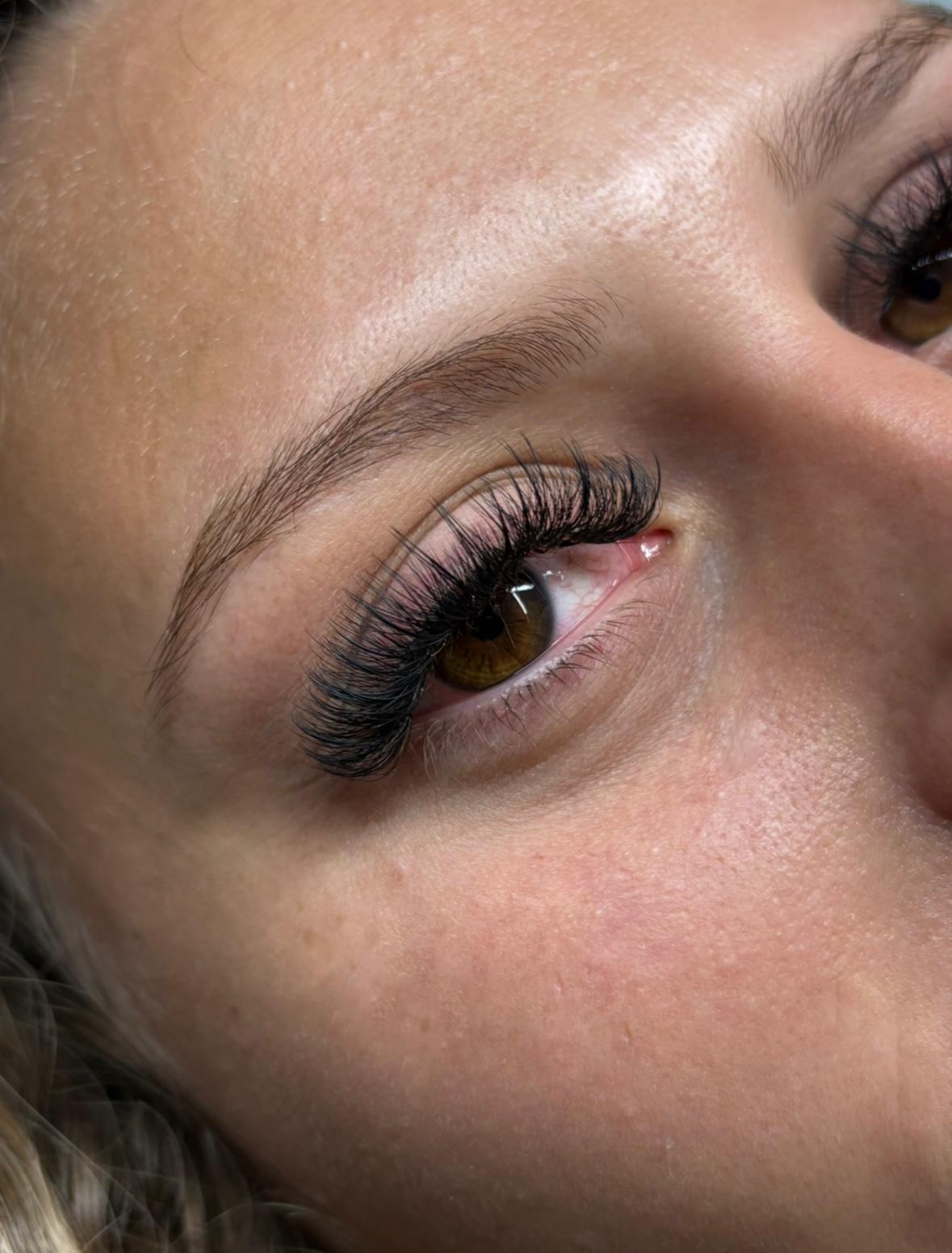 Wimpernverlängerung aus der Nähe